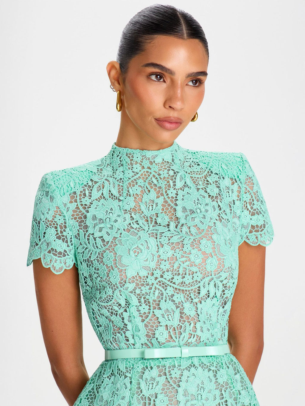Lace Round Neck Short Dress